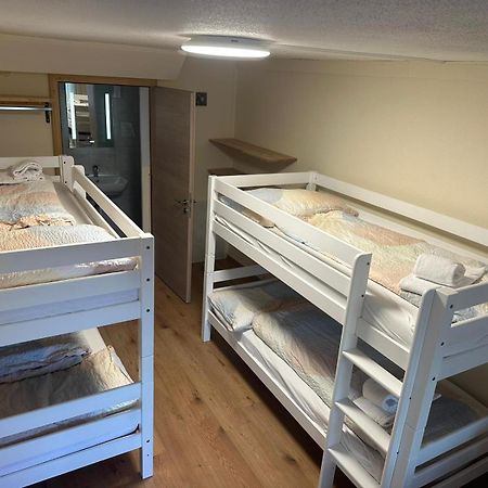 פרפן Hostel By Grischalodge מראה חיצוני תמונה