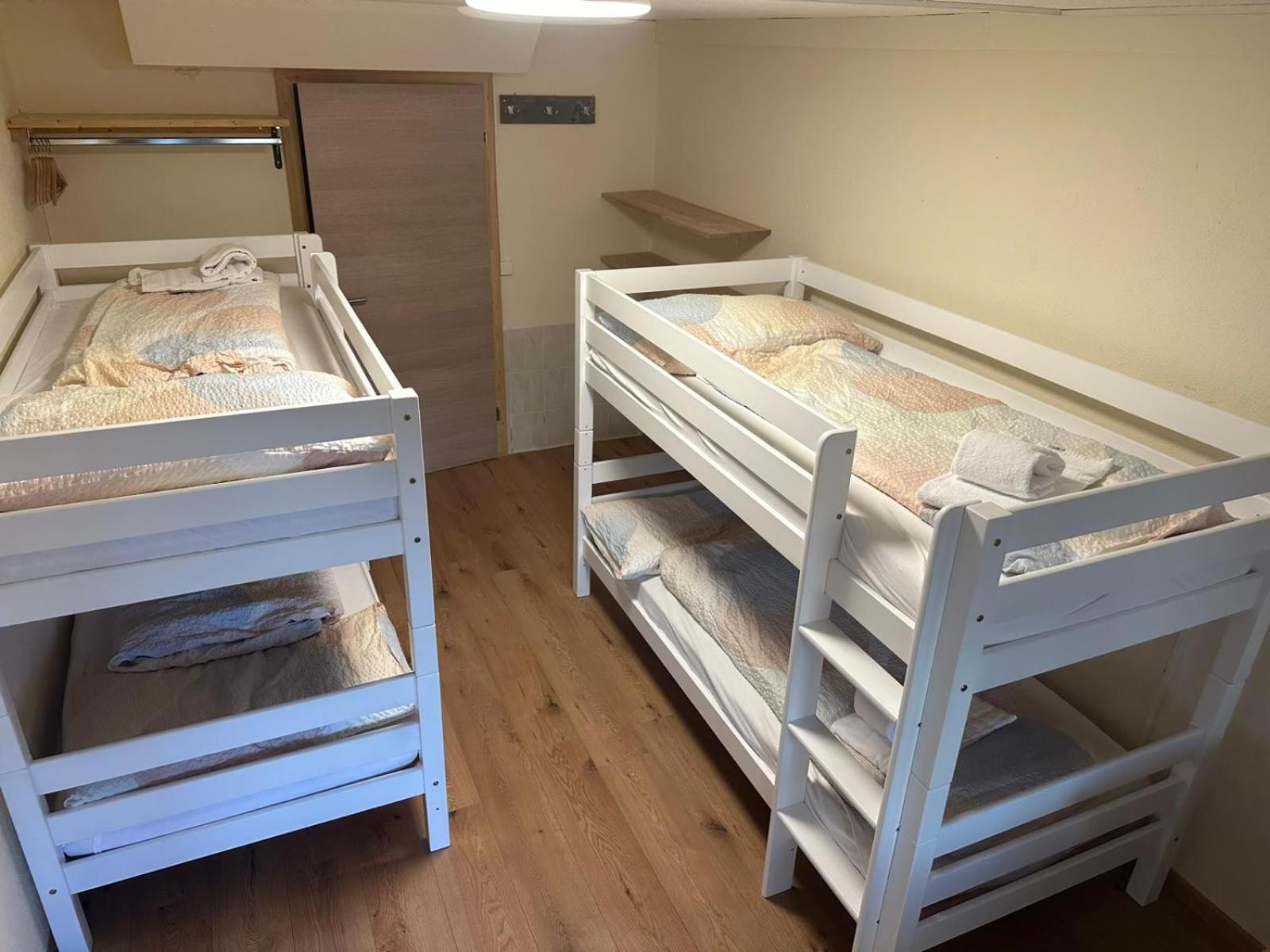 פרפן Hostel By Grischalodge מראה חיצוני תמונה