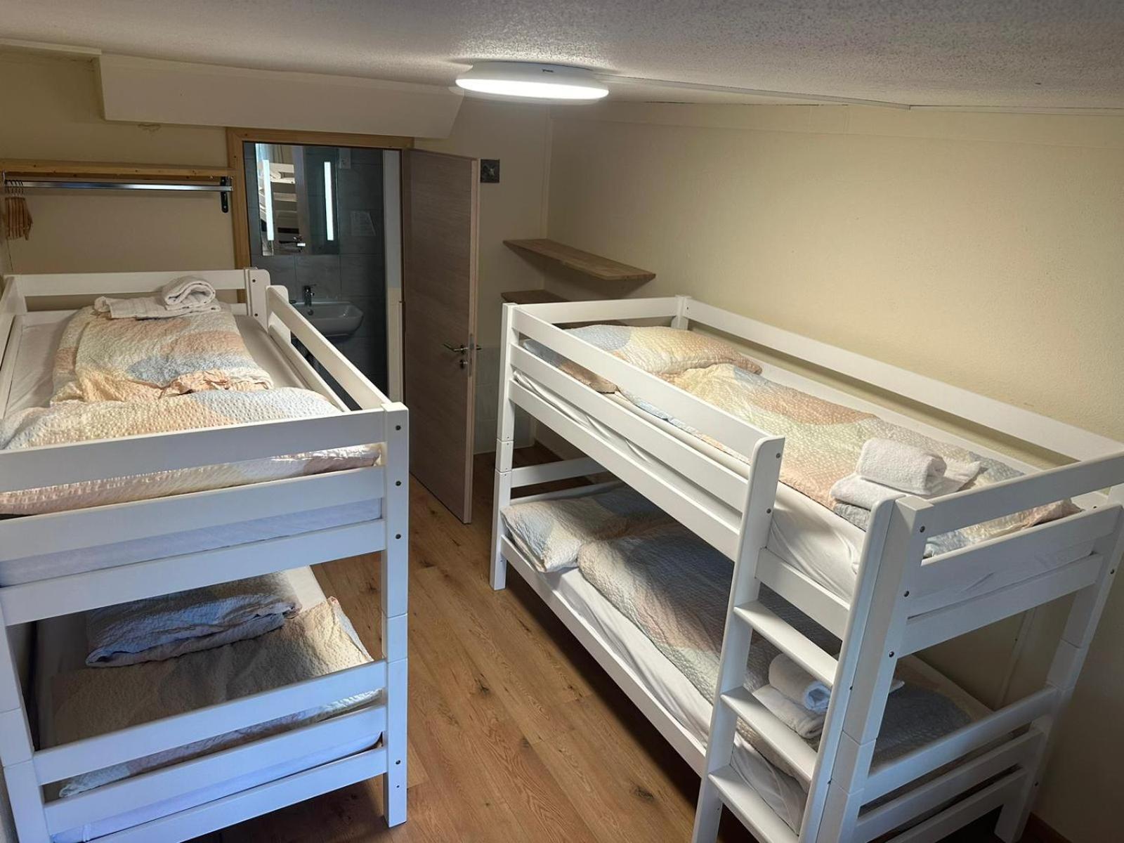 פרפן Hostel By Grischalodge מראה חיצוני תמונה