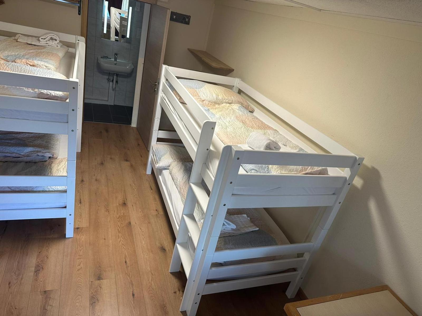 פרפן Hostel By Grischalodge מראה חיצוני תמונה